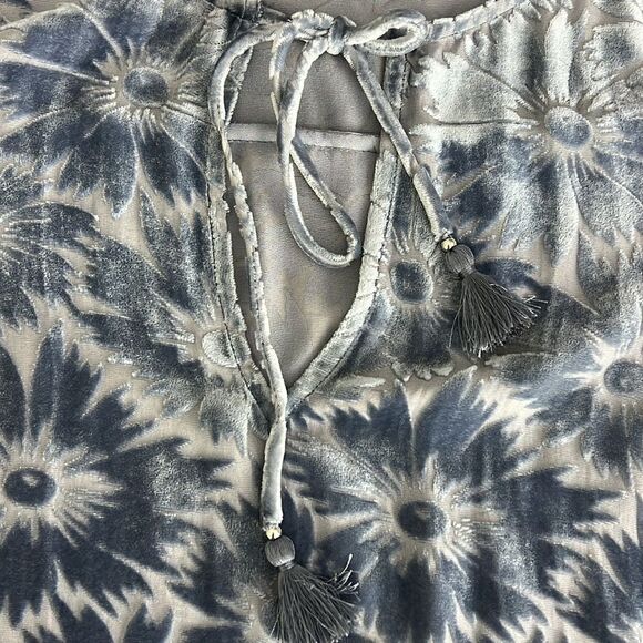 Poppy's blue floral blouse on The Bold and the Beautiful - Picture 6 of 13